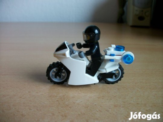 LEGO 60141 készlet motorja