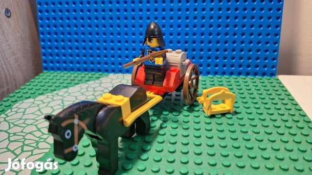 LEGO Castle 6011 black knight treasure