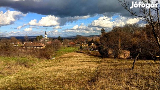 LESENCETOMAJON ZÁRTKERTI INGATLAN ELADÓ!