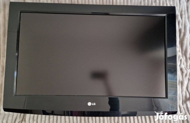 LG televízió 32LG3000 / gyári talppal, kábellel, fali tartóval / 79cm