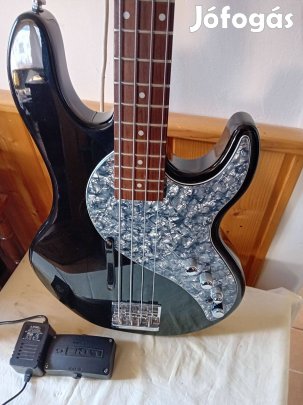 LINE6 Variax 700 modelezó 4 húros basszusgitár újszerű.Eladó