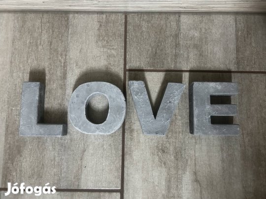 LOVE szürke gipsz dekoráció