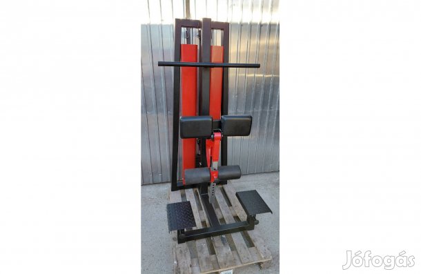 LT-Tech álló combhajlító 60 kg lapsúllyal szerelve