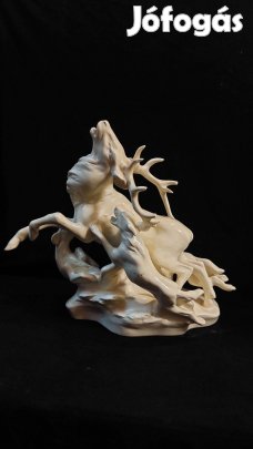 L.Hota szarvasvadászat jelenet porcelán szobor