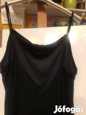 L méretű fekete ruha és felsők