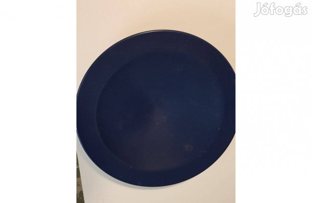 Lábakon álló gyümölcsös dísztál