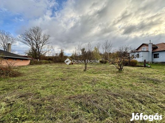 Lábatlani 1027 nm-es telek eladó