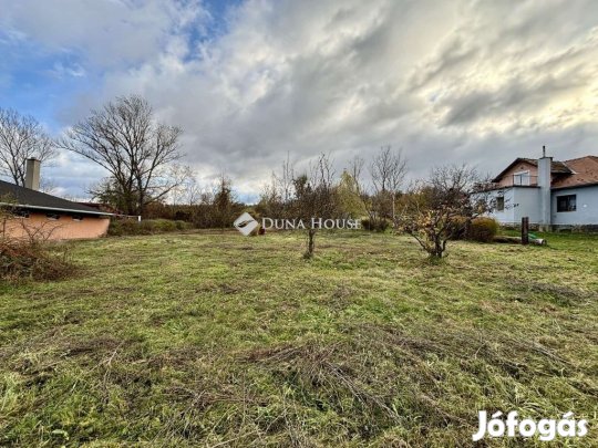 Lábatlani 1027 nm-es telek eladó