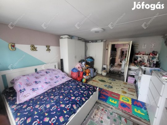 Lábatlanon eladó Családi ház, panellakás áráért