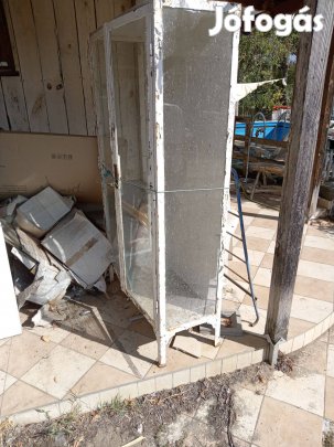 Labor üvegszekrény eladó