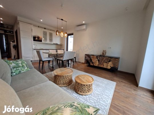 Laborc utca kertkapcsolatos lakás