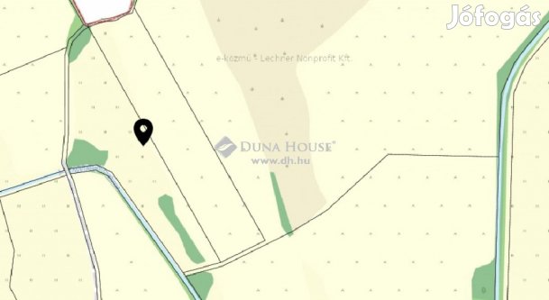Lácacsékei eladó 1628 nm-es telek