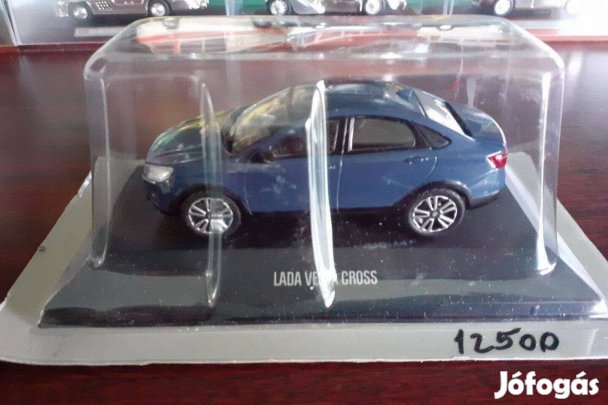 Lada Vesta Cross kisauto modell 1/43 Eladó