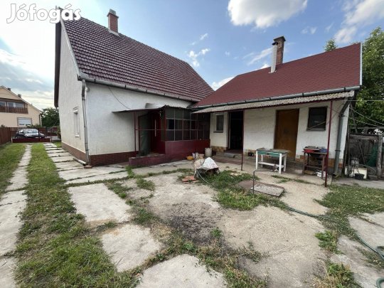 Lahner utcai 3 szobás családi ház eladó