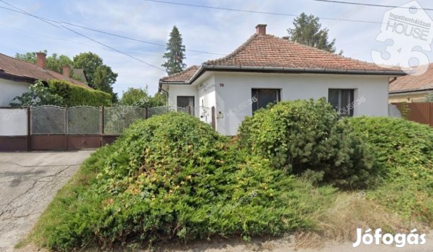 Lajosmizse központjában jó állapotú családi ház eladó!