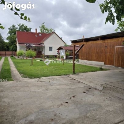 Lajosmizsei eladó 180 nm-es ház