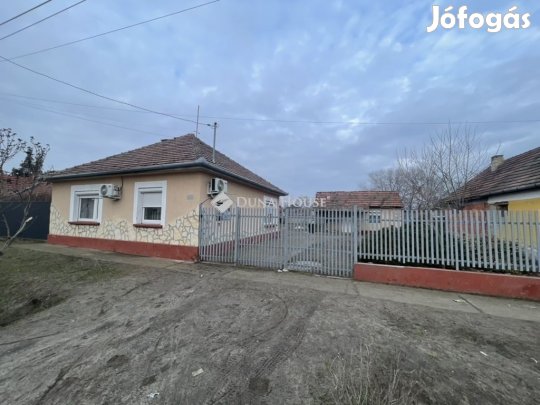 Lajosmizsei eladó 88 nm-es ház