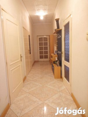 Lakás kiadó!