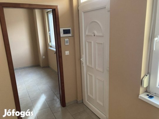 Lakás kiadó, bútorozatlan, Újsor utca