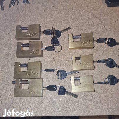 Lakat,lakatok biztonsági több darab.Újszerű állapotban.