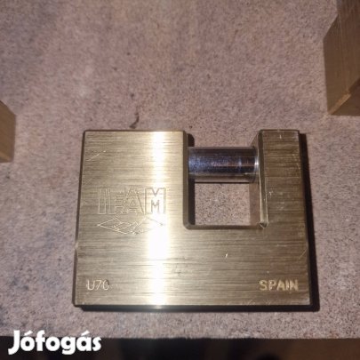 Lakat,lakatok újszerű állapotban!