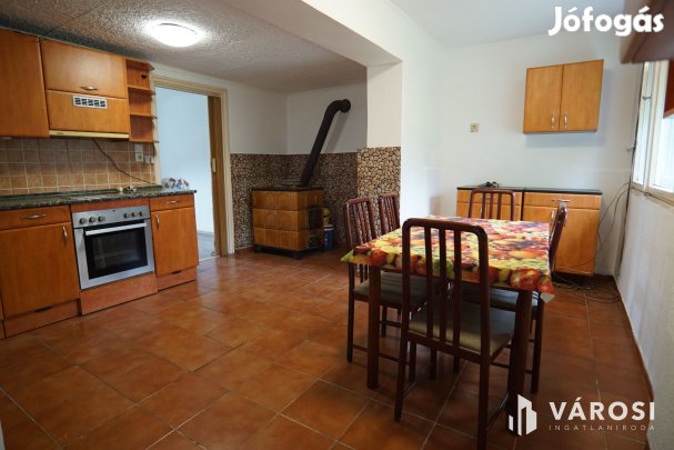 Lakható zárt kert, Látóhegyen