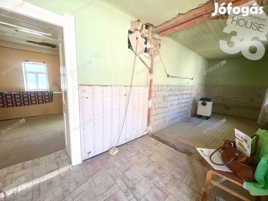 Lakitelek központjában családi ház eladó!