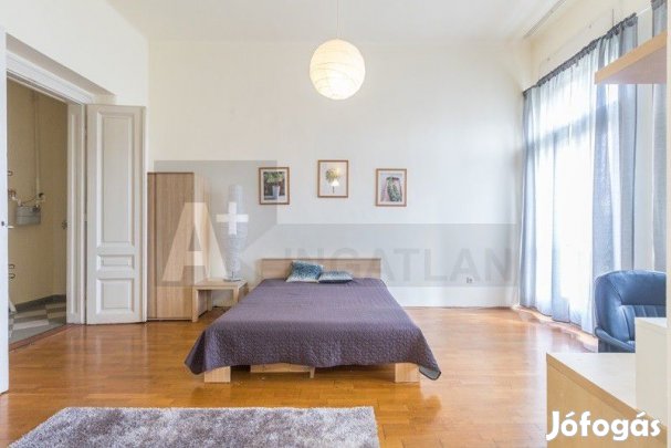 Lakjon Szeged szívében, a Szent István téren!