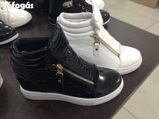 Lakkos női utcai cipő!