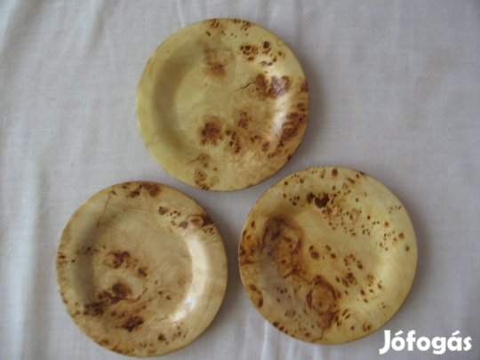 Lakkozott fa poháralátétek