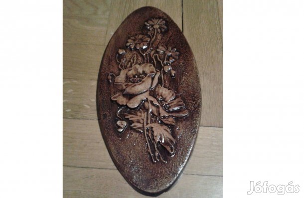 Lakkozott festett gipsz falidísz