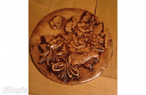 Lakkozott festett gipsz falidísz