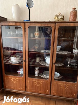 Lakkozott intarziás szekrénysor