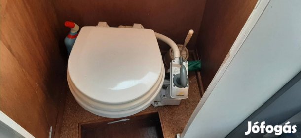 Lakó, horgász hajó