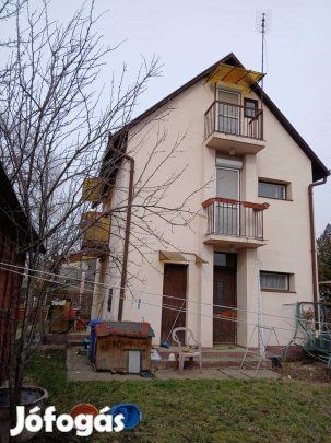 Lakó ingatlan üdölő övezetben