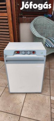 Lakóbusz, lakókocsi 3 üzemű (12V,230V,gáz) abszorciós hűtő jó állapot