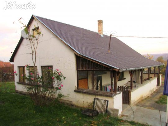 Lakóház terasszal!