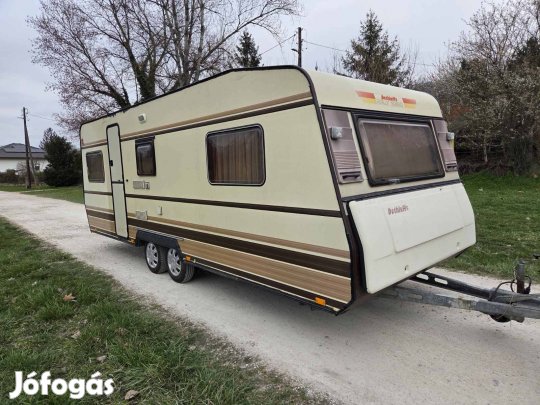 Lakókocsi 4-5 személyes, jó állapotú telepítésre