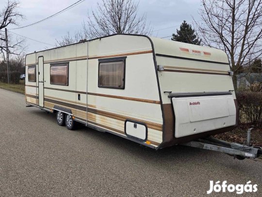 Lakókocsi 8 m x 2,5 m  6-7 személyes, tágas, kényelmes belsővel
