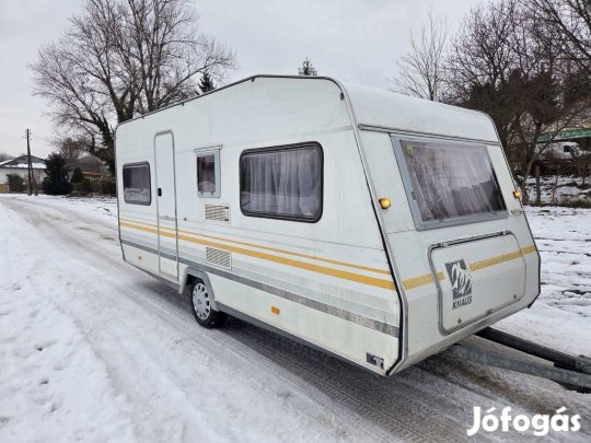 Lakókocsi, szép állapotú, 1200kg, forgalomba helyezhető