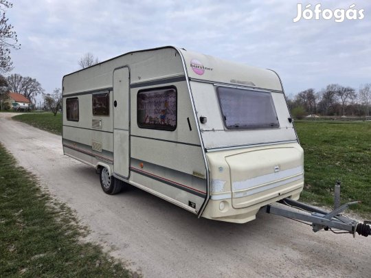 Lakókocsi jó állapotú, 4-5 személyes, telepítésre