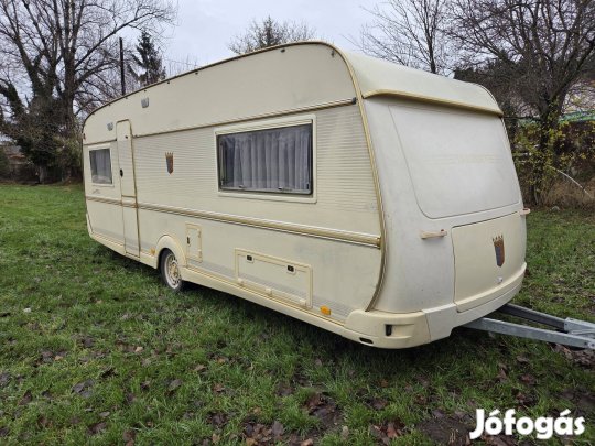 Lakókocsi klímával elősátorral a szállítás megoldható