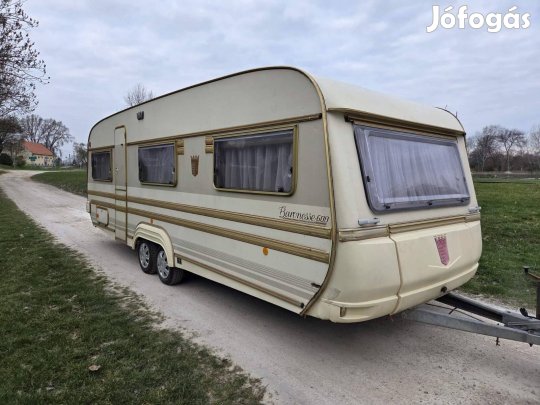 Lakókocsi nagyon jó állapotú, 5-6 személyes, telepítésre