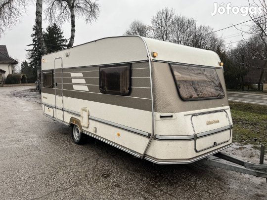 Lakókocsi szép állapotban