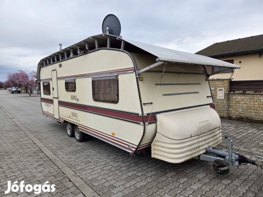 Lakókocsi tetősátorral, jó állapot, tágas, kényelmes belsővel