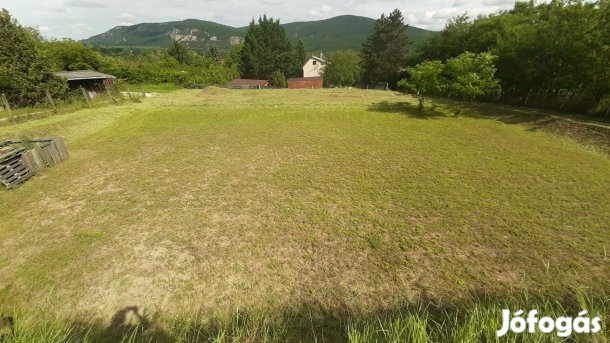 Lakóövezeti telek Esztergom