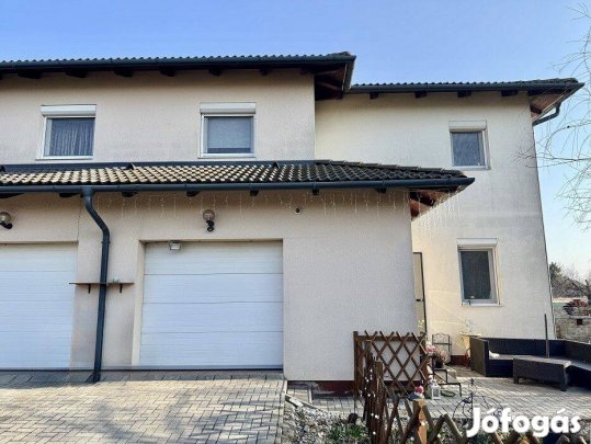 Lakóparki Környezetben Nappali+3 Szobás Ház Eladó
