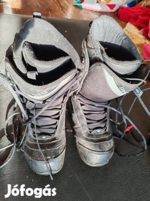 Lamar 42 snowboard bakancs eladó