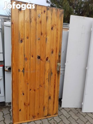 Lambériás bejárati ajtó heveder zárral 87x201cm jobbos