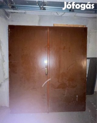 Lambériás pinceajtó